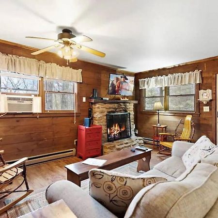 Charming Modern Cabin With Hiking Trails And Fire Pit Блоуинг Рок Екстериор снимка